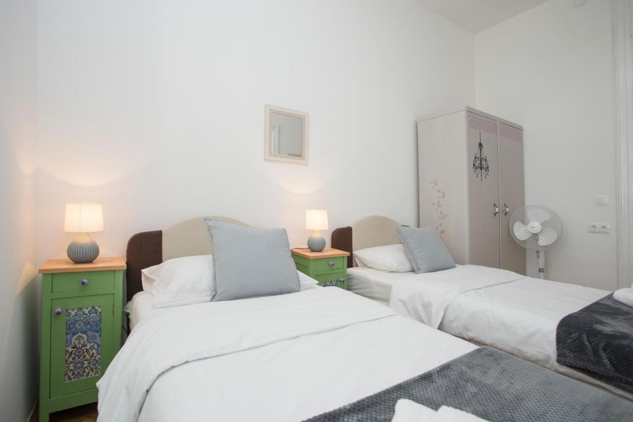 Town Place Apartment Split Exterior foto